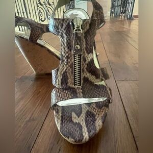NWOT Carlos Santana brand wedges. Sz 7.5
